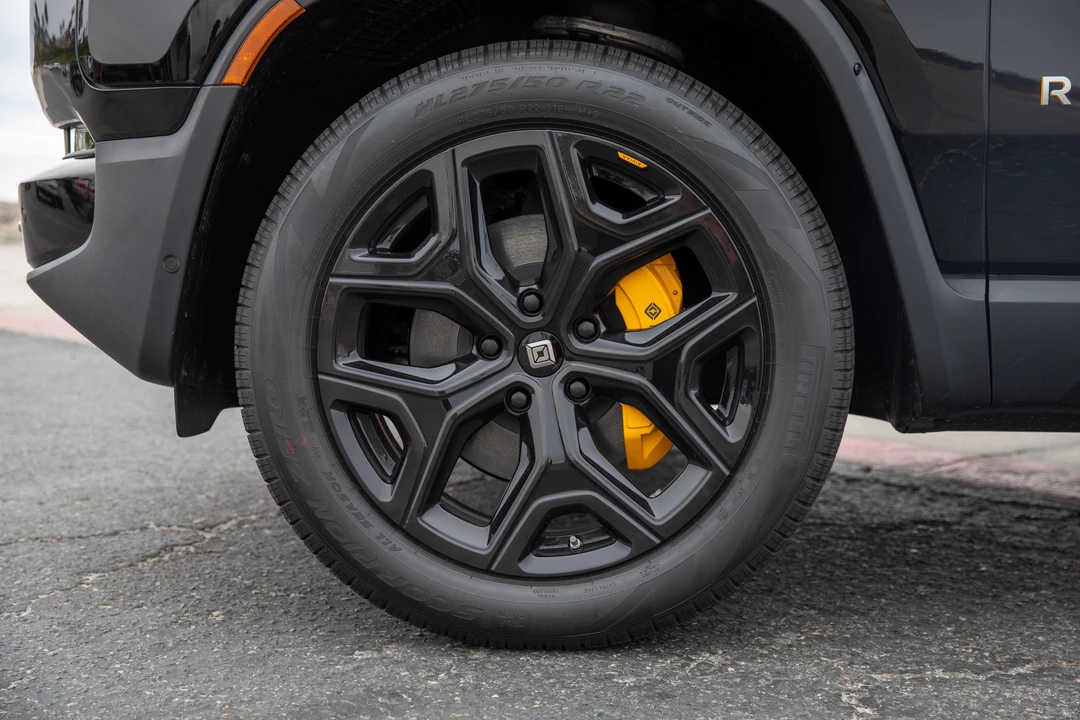 2022 Rivian R1S - Image 25 of 29