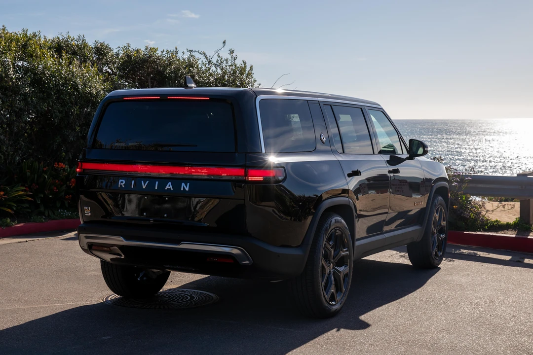 2022 Rivian R1S - Image 13 of 29