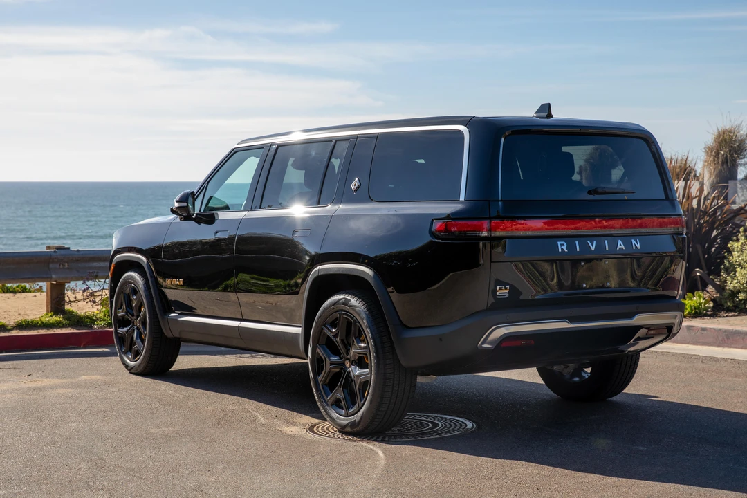 2022 Rivian R1S - Image 8 of 29