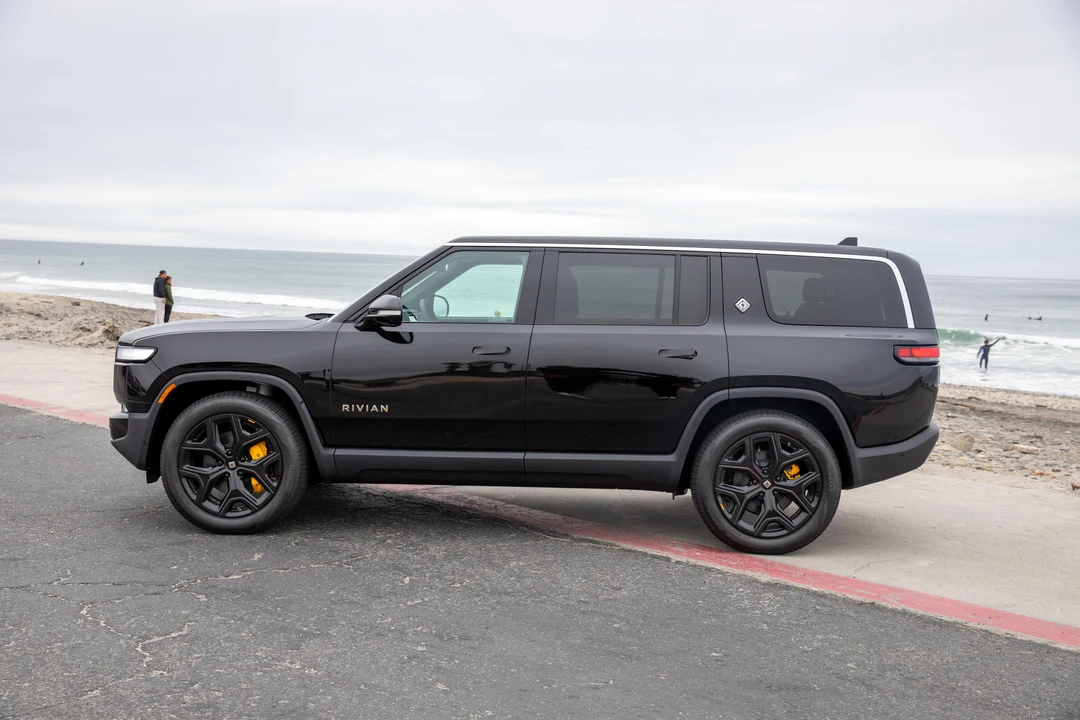 2022 Rivian R1S - Image 7 of 29