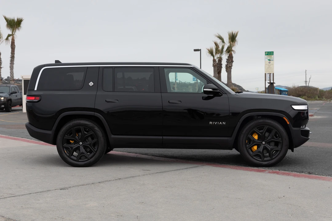 2022 Rivian R1S - Image 15 of 29