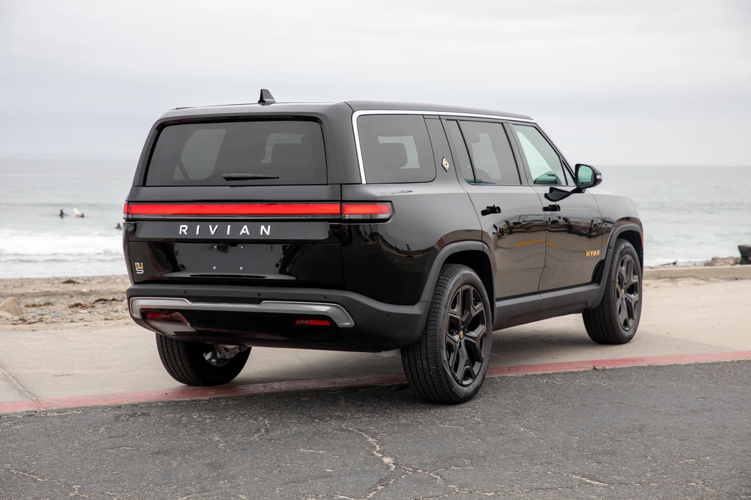 2022 Rivian R1S - Image 12 of 29
