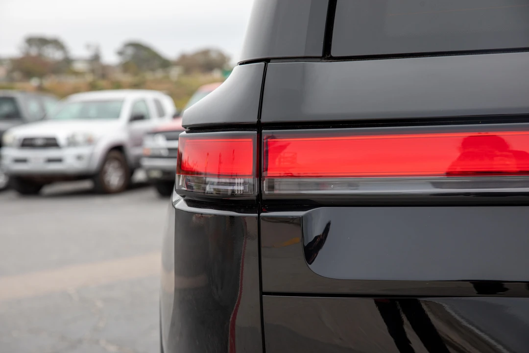 2022 Rivian R1S - Image 19 of 29