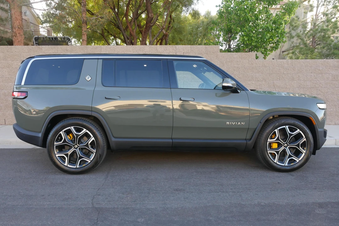 2022 Rivian R1S - Image 3 of 5
