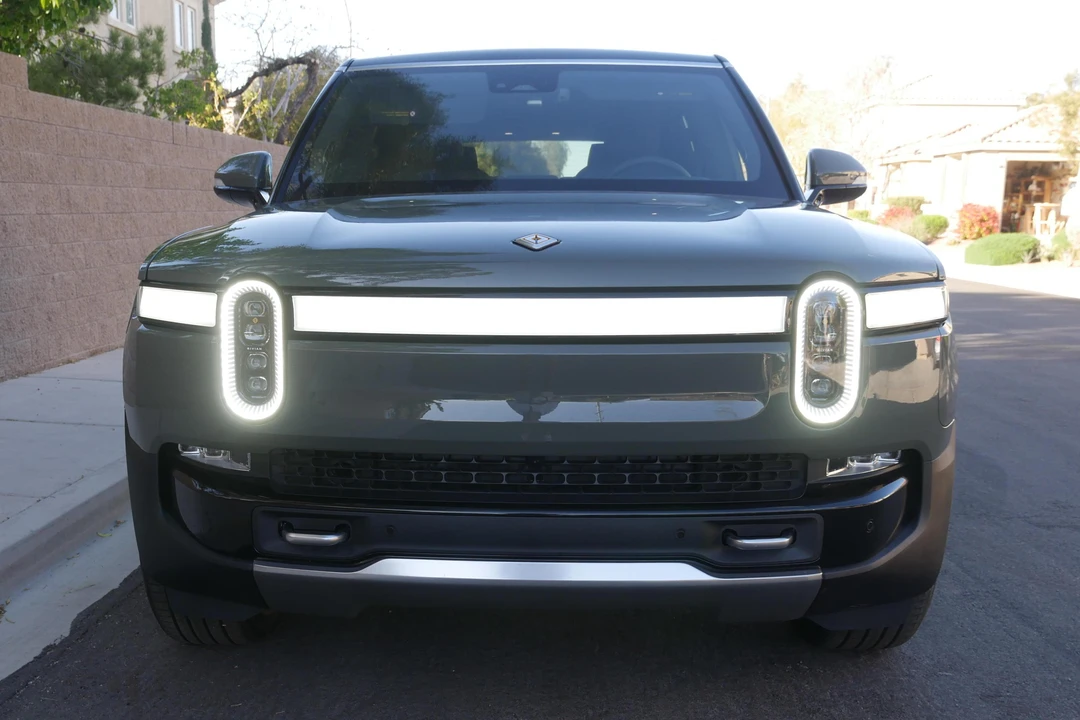 2022 Rivian R1S - Image 2 of 5