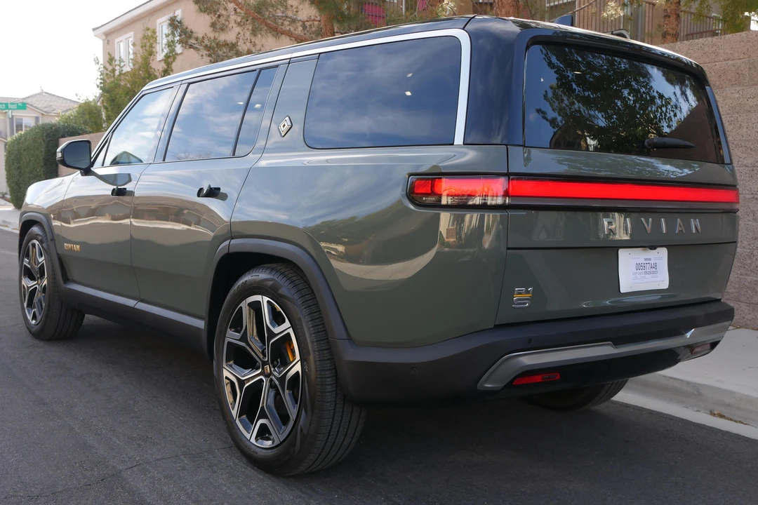 2022 Rivian R1S - Image 4 of 5