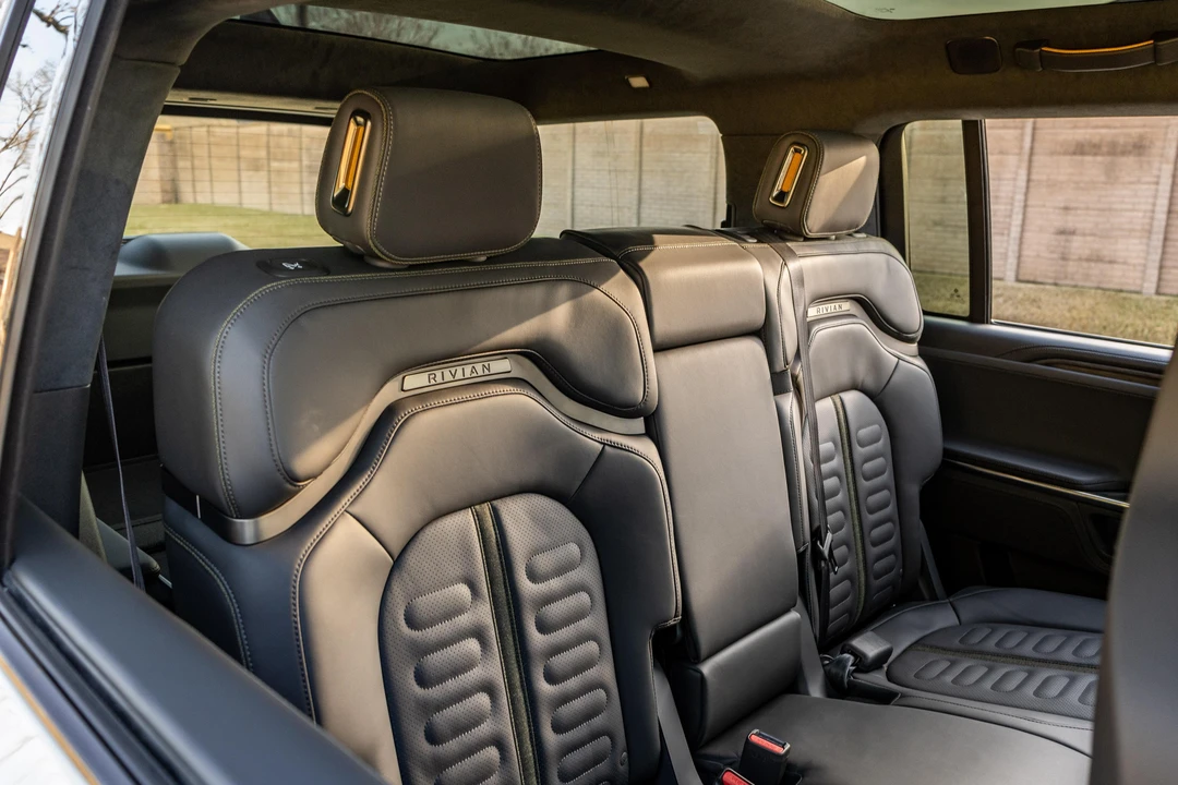 2022 Rivian R1S - Image 24 of 31