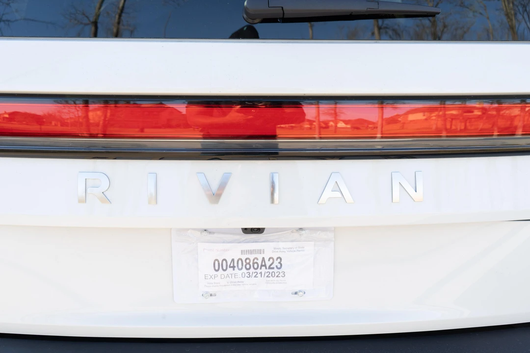 2022 Rivian R1S - Image 16 of 31