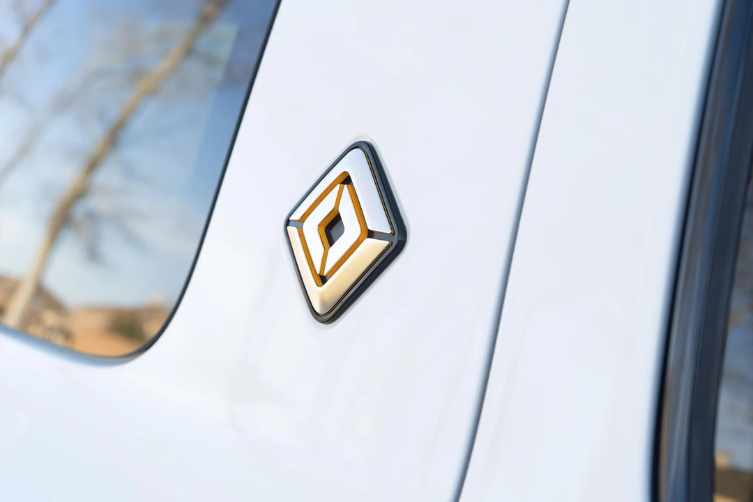 2022 Rivian R1S - Image 17 of 31