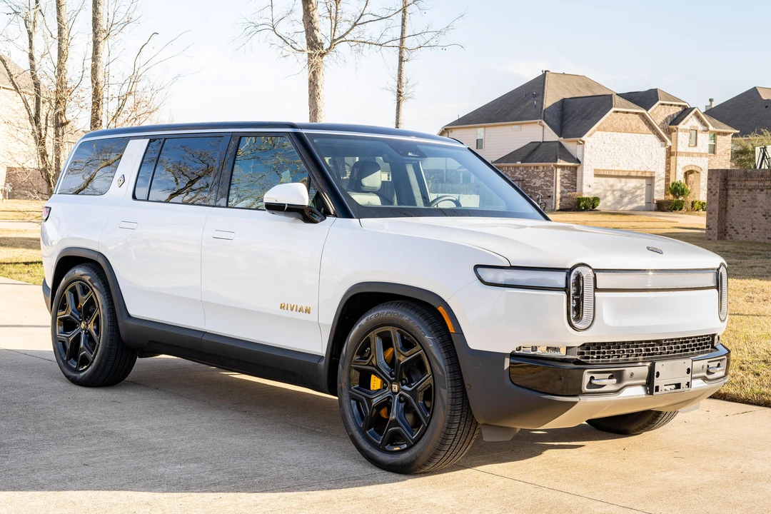 2022 Rivian R1S - Image 8 of 31