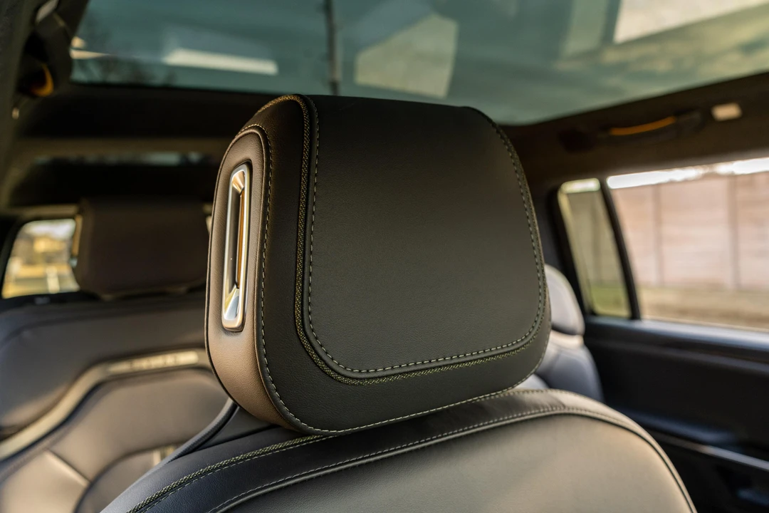 2022 Rivian R1S - Image 28 of 31
