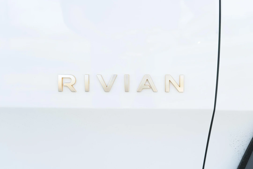 2022 Rivian R1S - Image 13 of 31