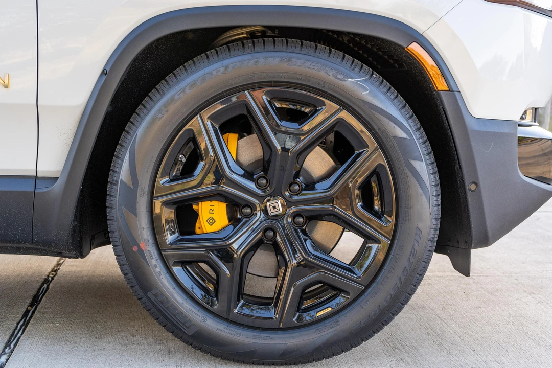 2022 Rivian R1S - Image 21 of 31