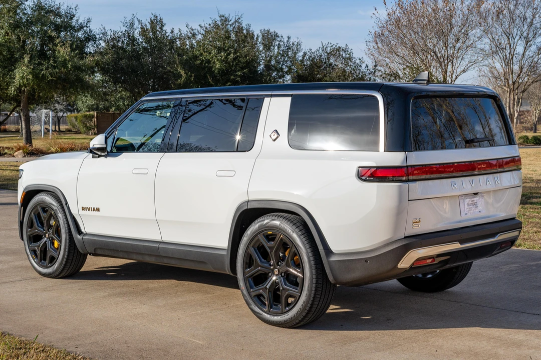 2022 Rivian R1S - Image 7 of 31