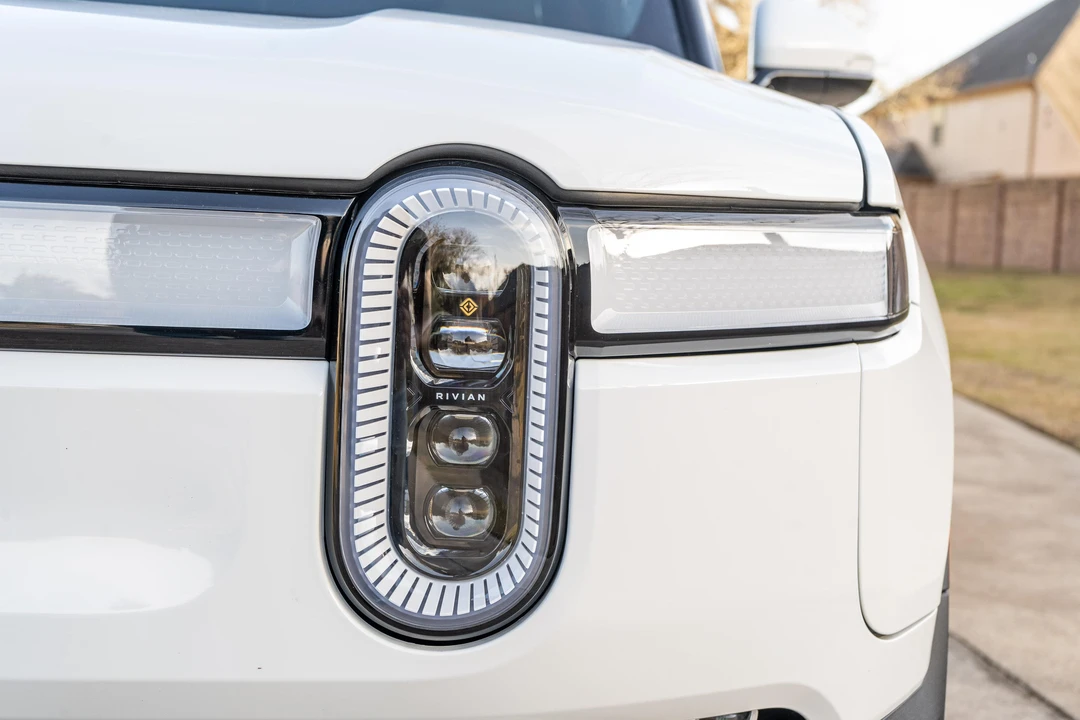 2022 Rivian R1S - Image 12 of 31