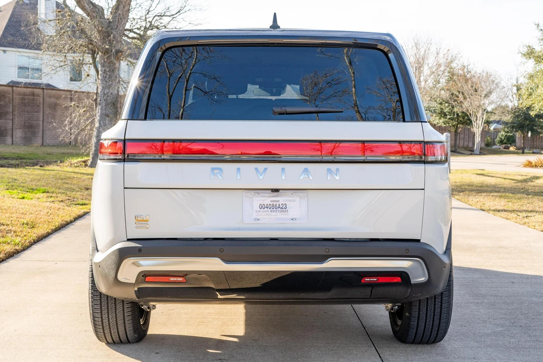 2022 Rivian R1S - Image 5 of 31