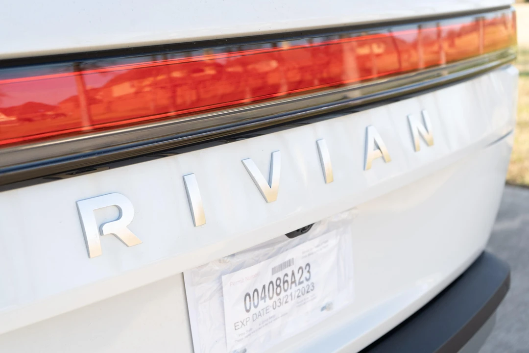 2022 Rivian R1S - Image 15 of 31