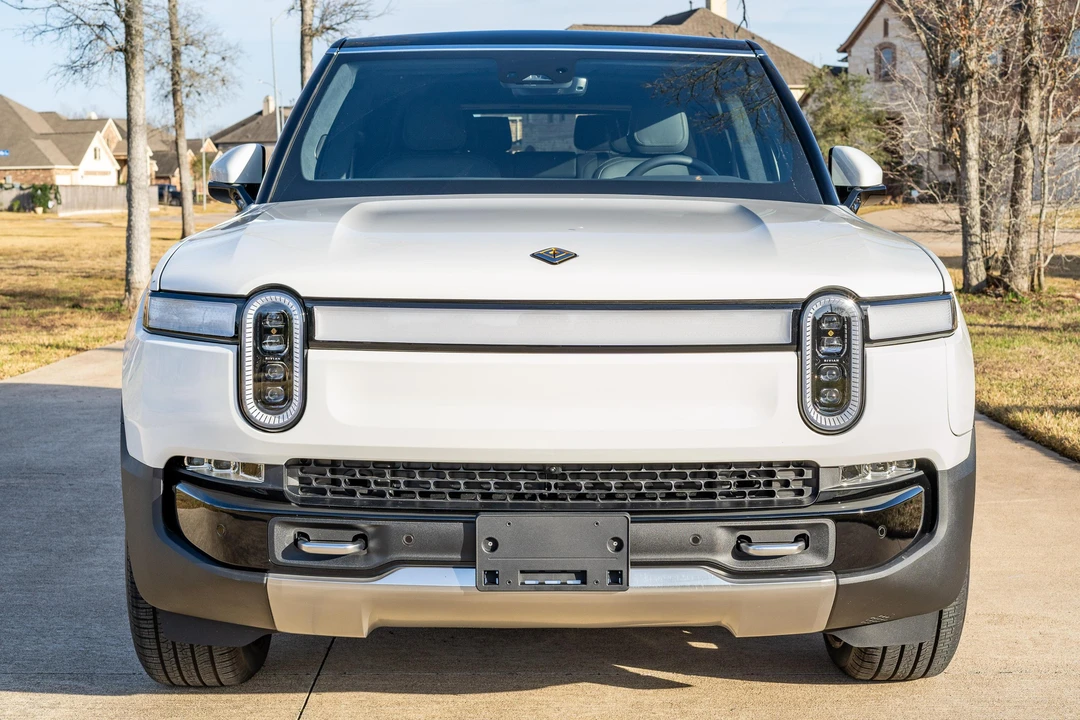 2022 Rivian R1S - Image 2 of 31