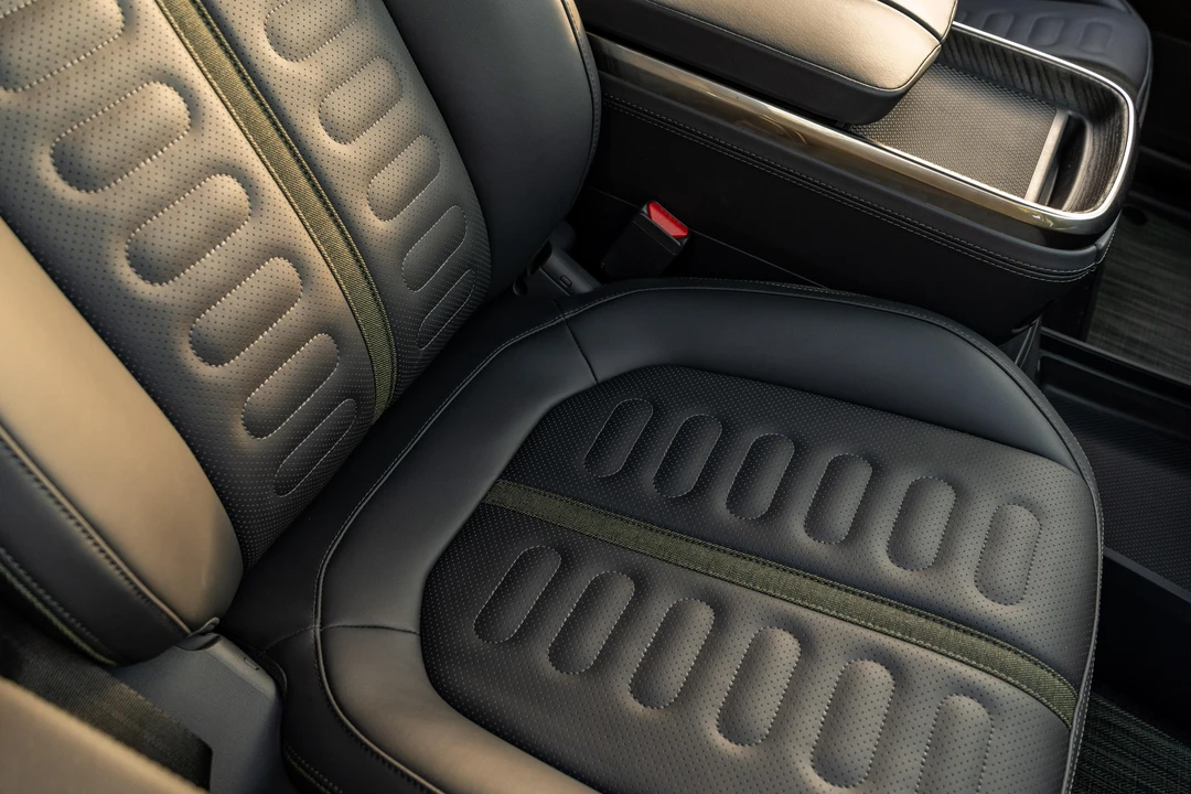 2022 Rivian R1S - Image 31 of 31