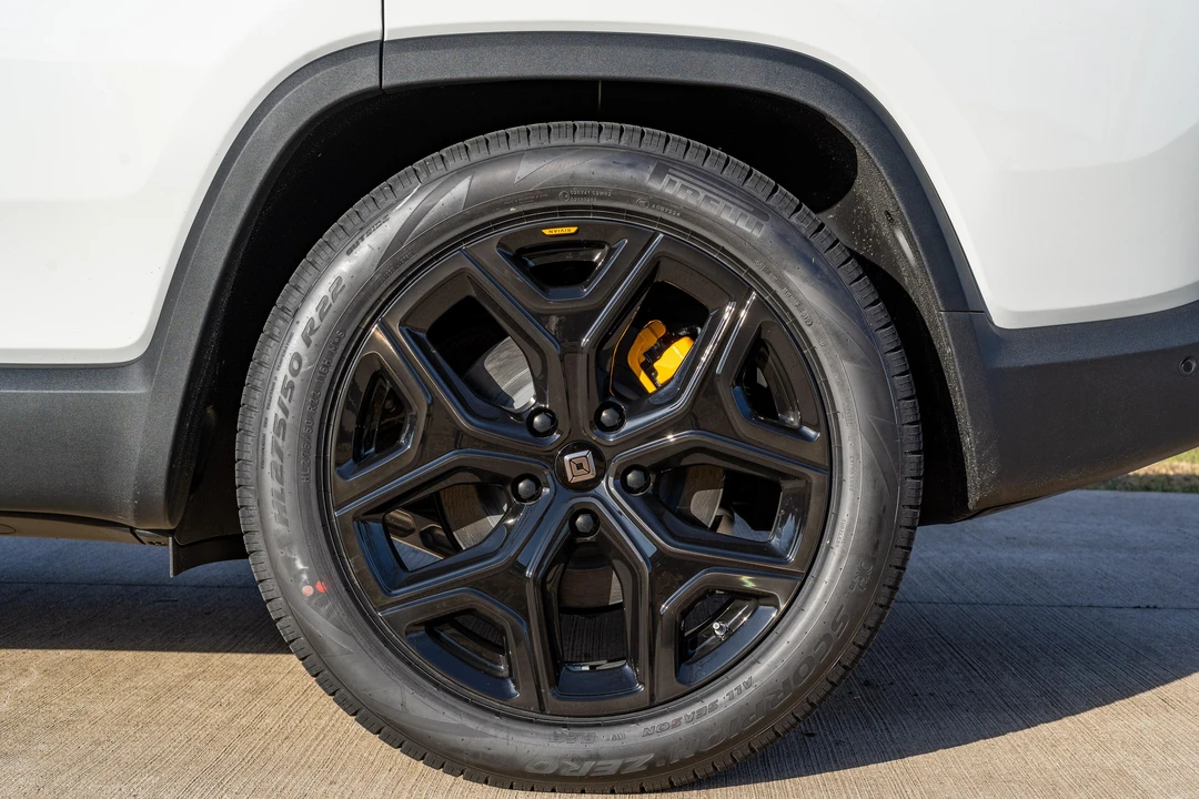 2022 Rivian R1S - Image 19 of 31