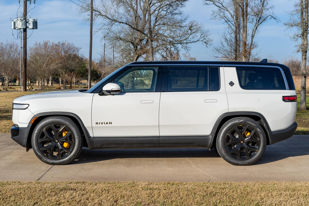 2022 Rivian R1S - Image 6 of 31