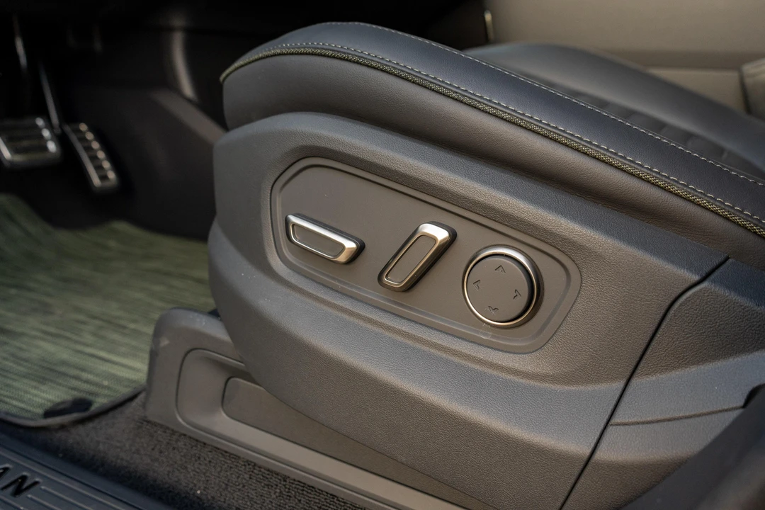 2022 Rivian R1S - Image 26 of 31