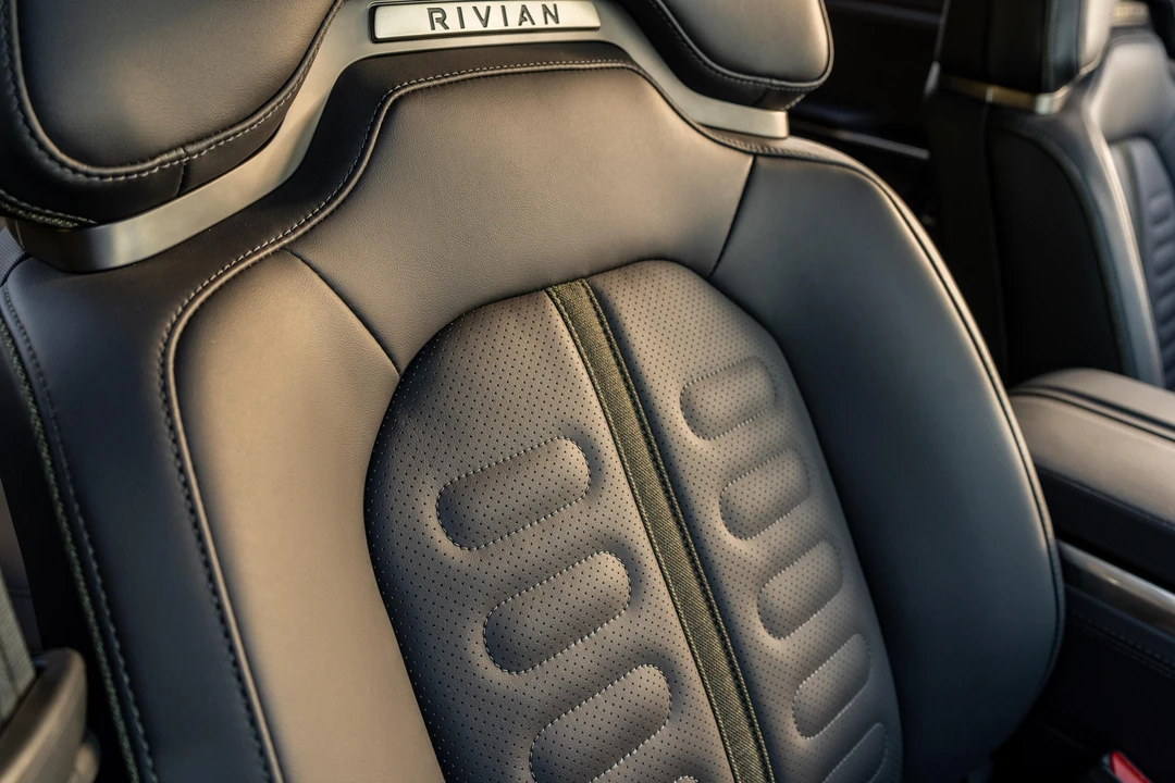 2022 Rivian R1S - Image 30 of 31