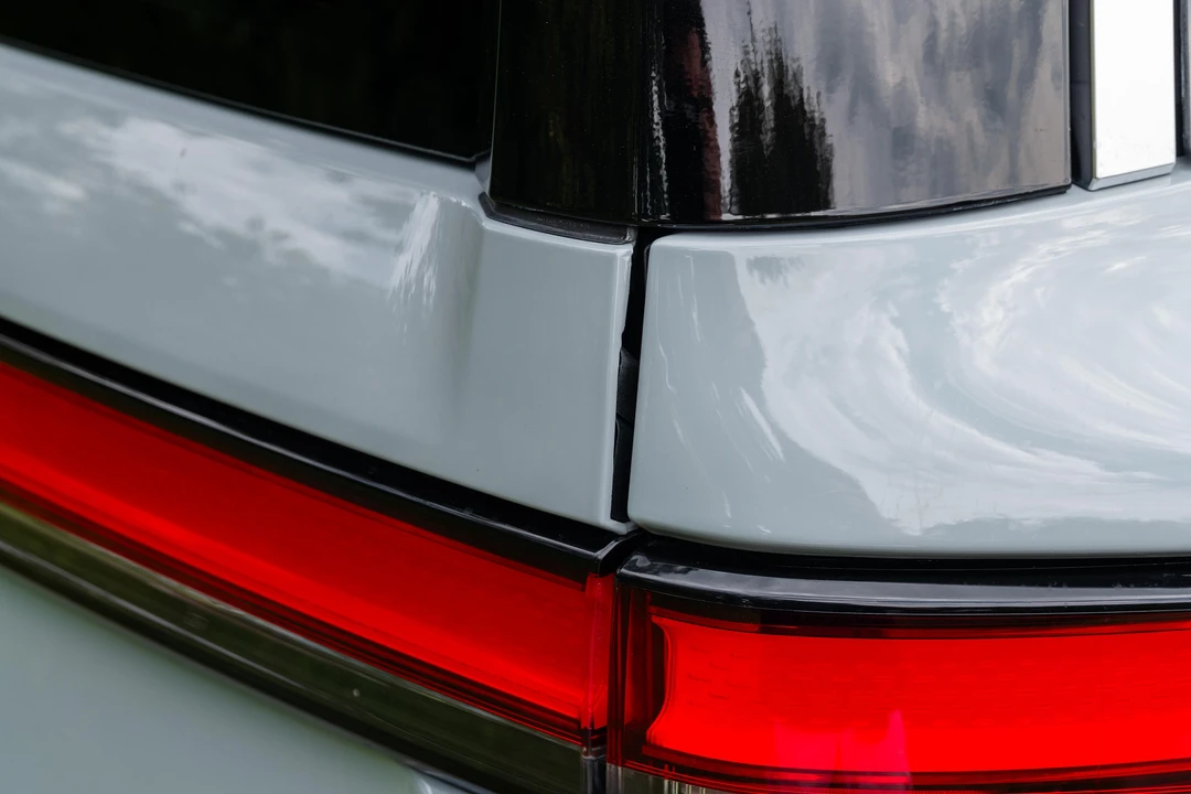 2022 Rivian R1S - Image 30 of 31