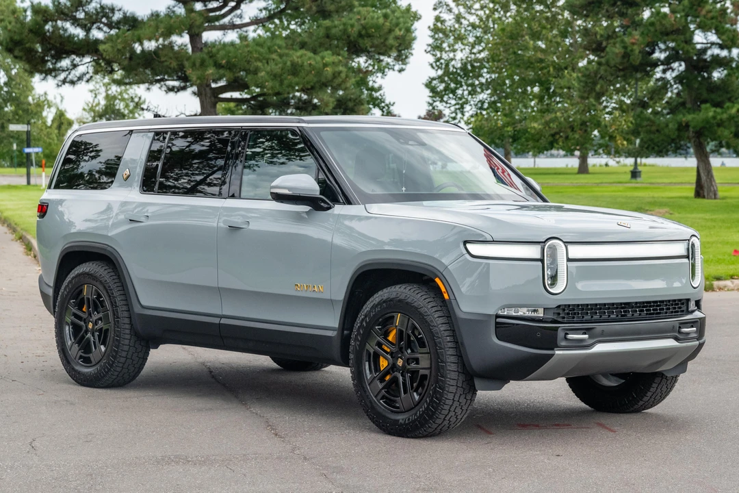 2022 Rivian R1S - Image 8 of 31