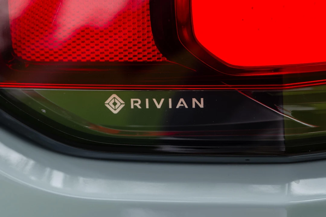 2022 Rivian R1S - Image 25 of 31