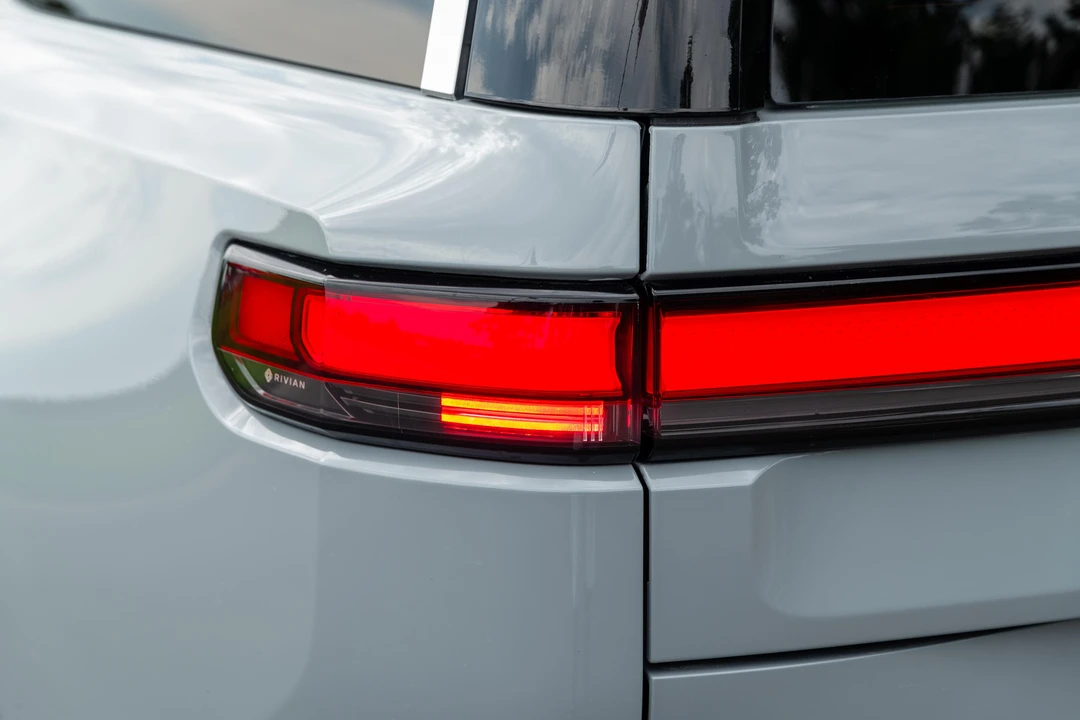 2022 Rivian R1S - Image 22 of 31