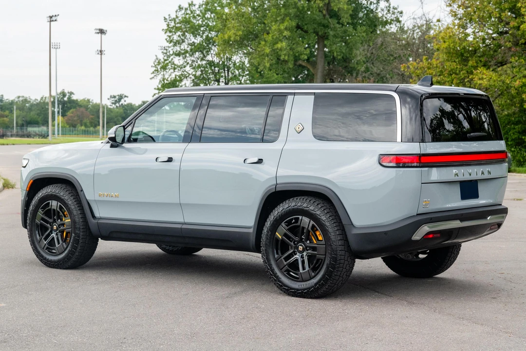2022 Rivian R1S - Image 4 of 31