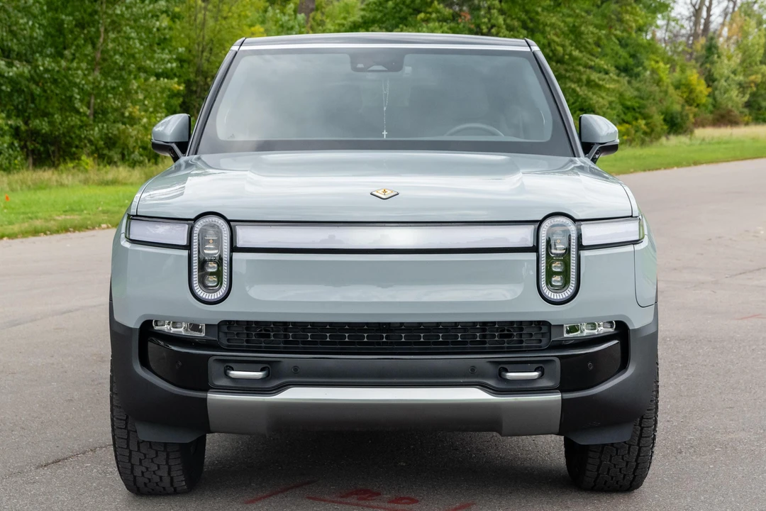 2022 Rivian R1S - Image 2 of 31