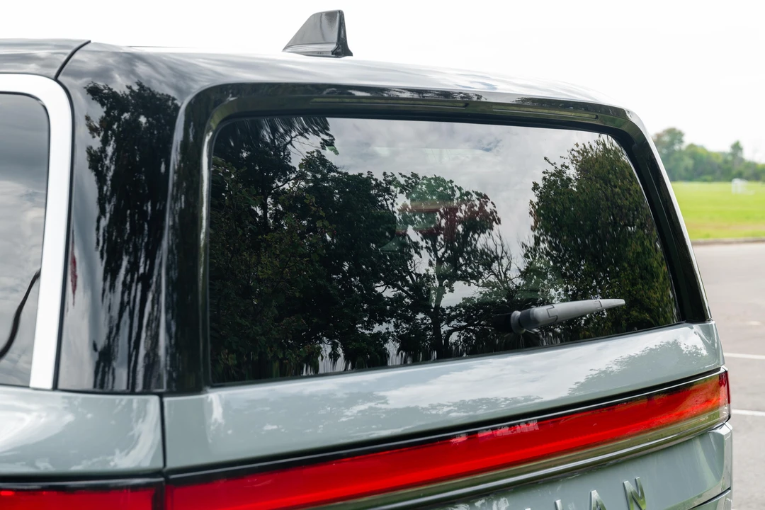 2022 Rivian R1S - Image 23 of 31
