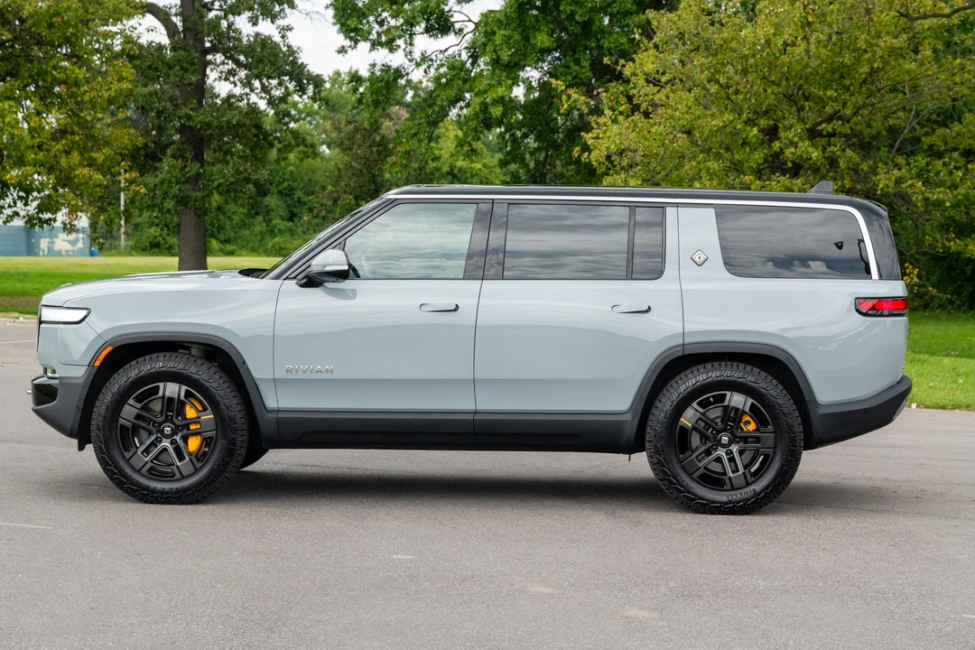 2022 Rivian R1S - Image 6 of 31