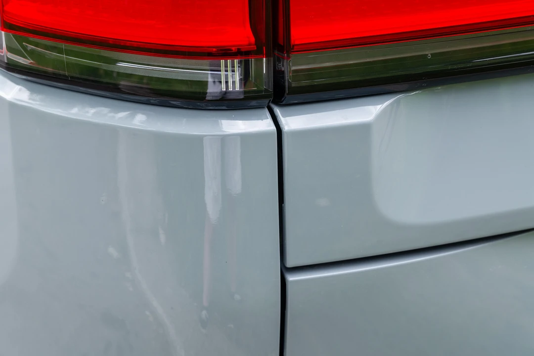 2022 Rivian R1S - Image 26 of 31