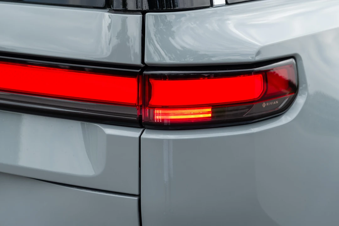 2022 Rivian R1S - Image 31 of 31