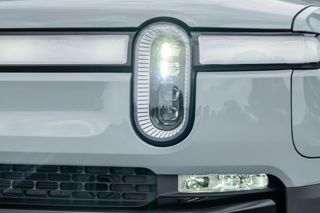 2022 Rivian R1S - Image 13 of 31