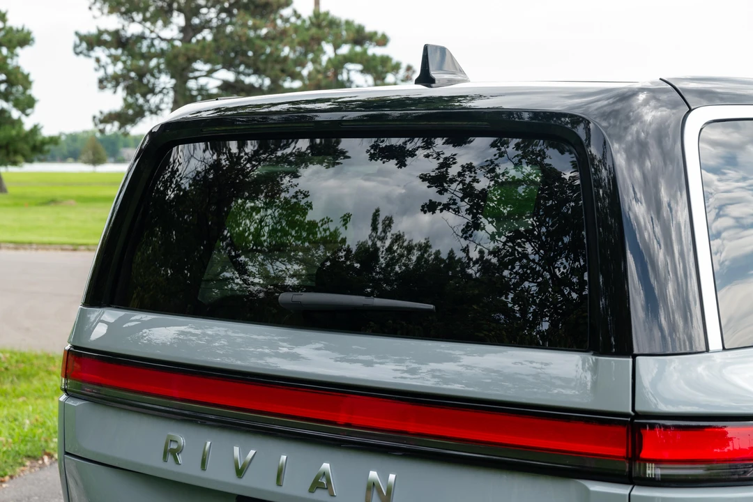 2022 Rivian R1S - Image 29 of 31