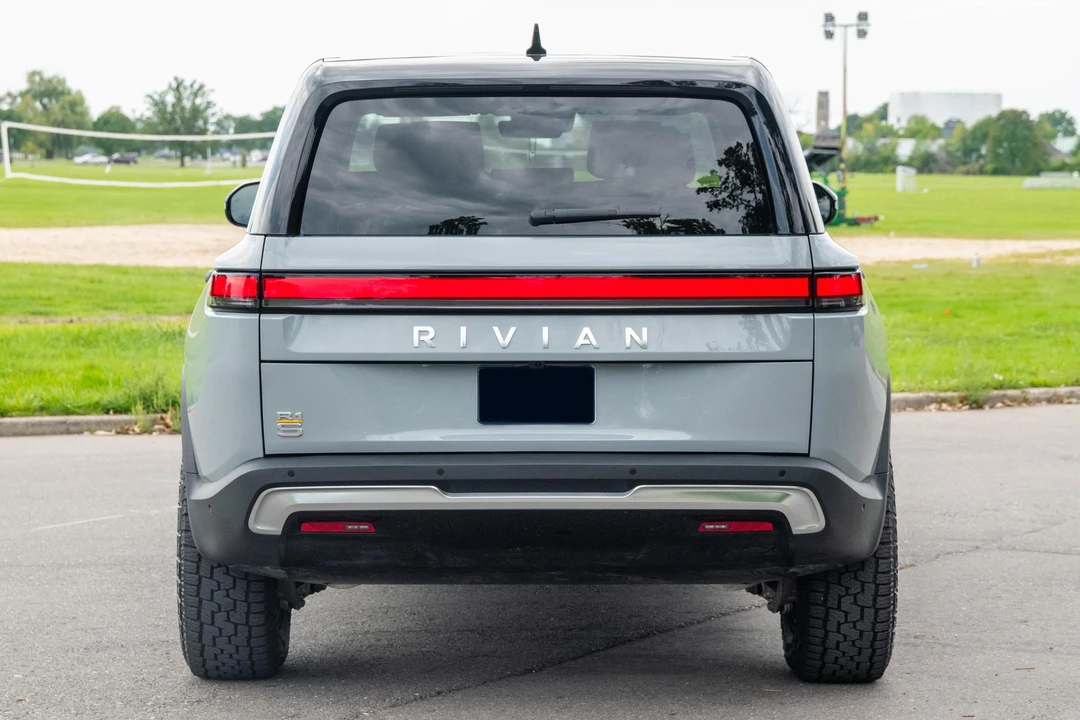 2022 Rivian R1S - Image 5 of 31