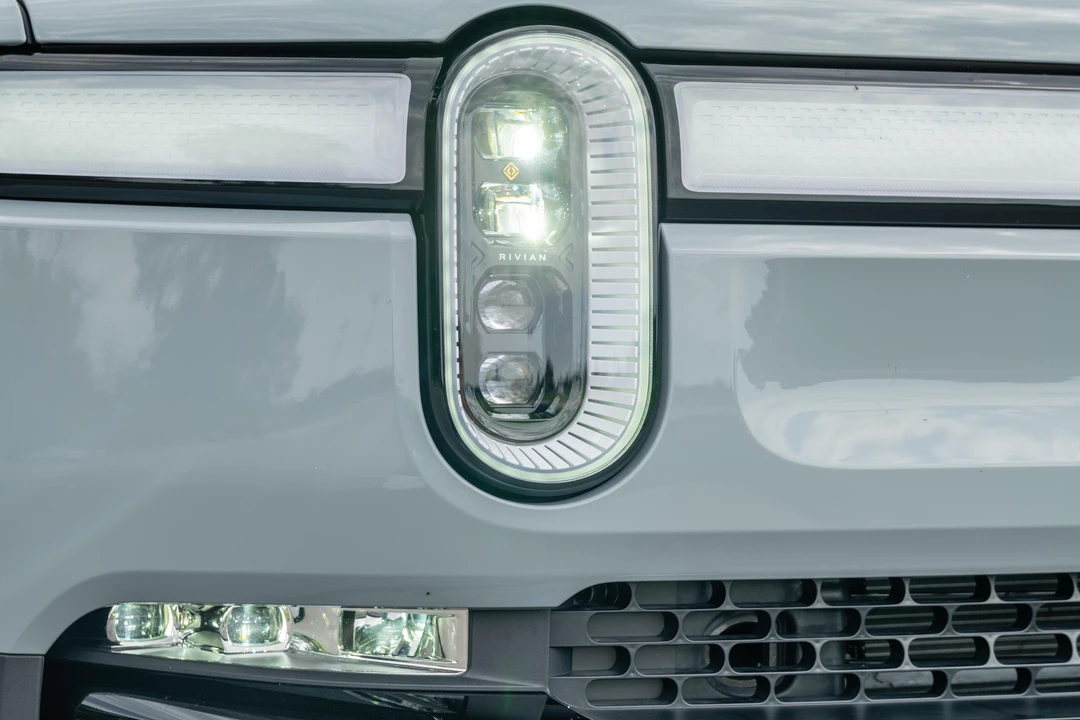 2022 Rivian R1S - Image 12 of 31