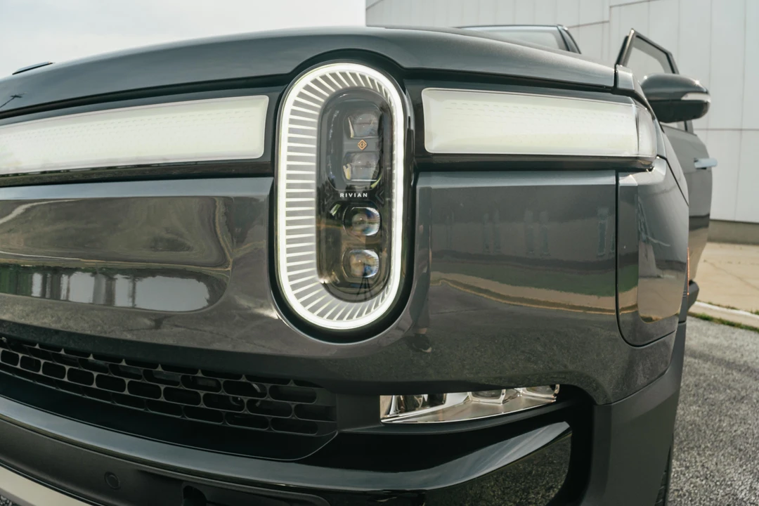 2022 Rivian R1S - Image 17 of 31