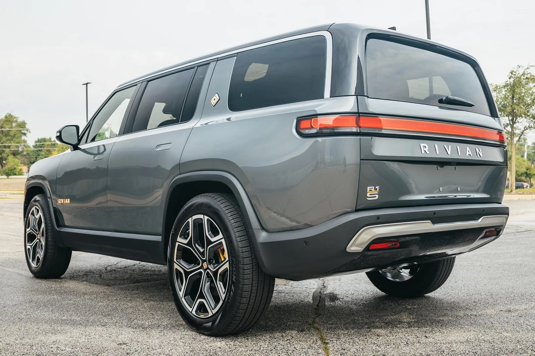 2022 Rivian R1S - Image 4 of 31
