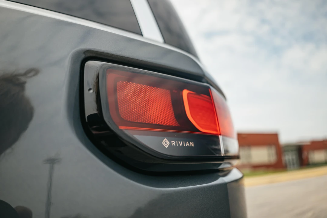 2022 Rivian R1S - Image 22 of 31