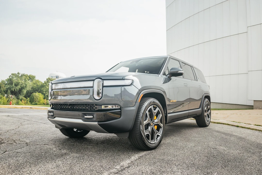 2022 Rivian R1S - Image 7 of 31