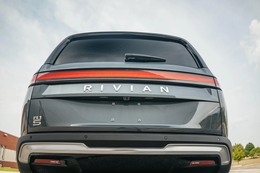 2022 Rivian R1S - Image 23 of 31