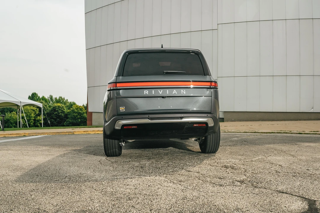 2022 Rivian R1S - Image 8 of 31