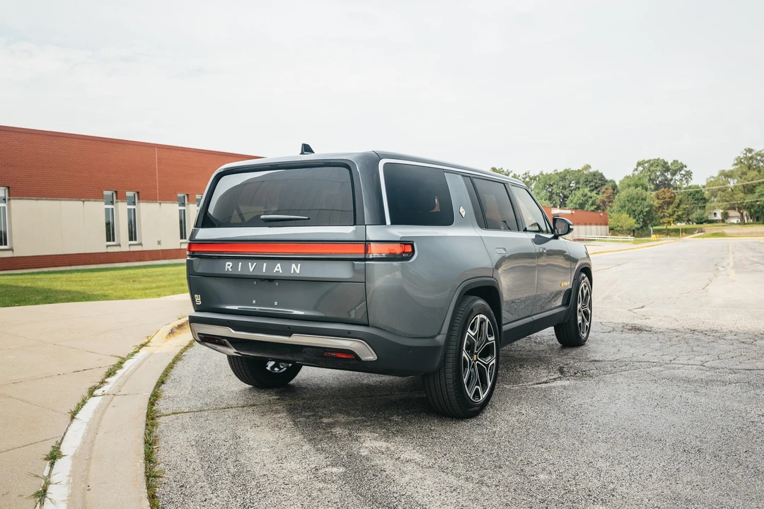 2022 Rivian R1S - Image 9 of 31