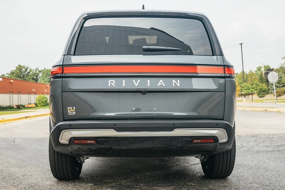 2022 Rivian R1S - Image 5 of 31