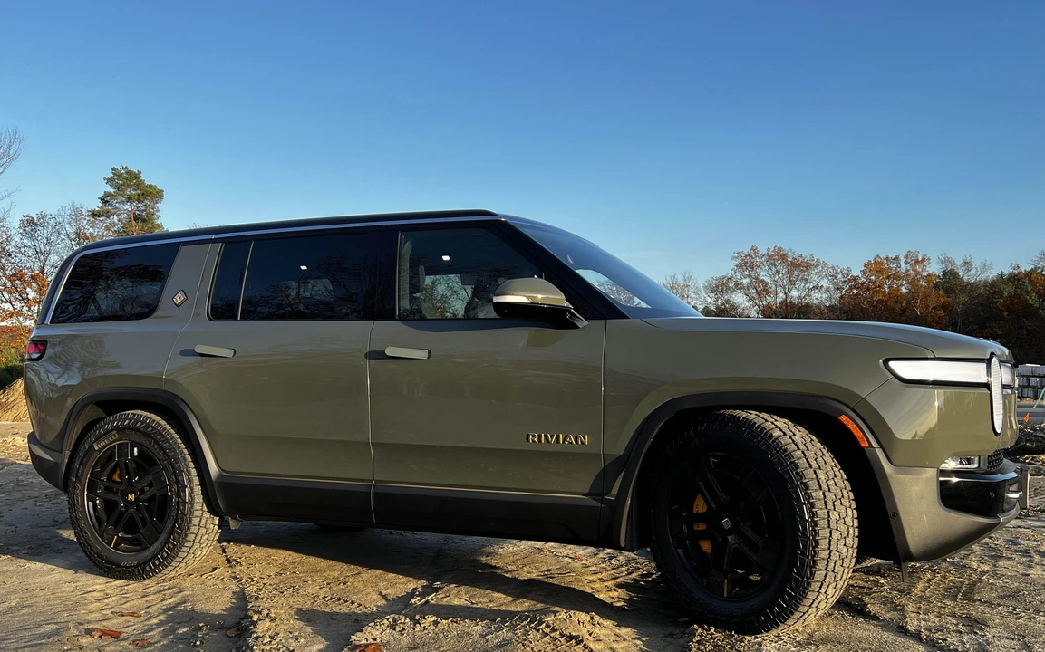 2022 Rivian R1S - Image 16 of 31